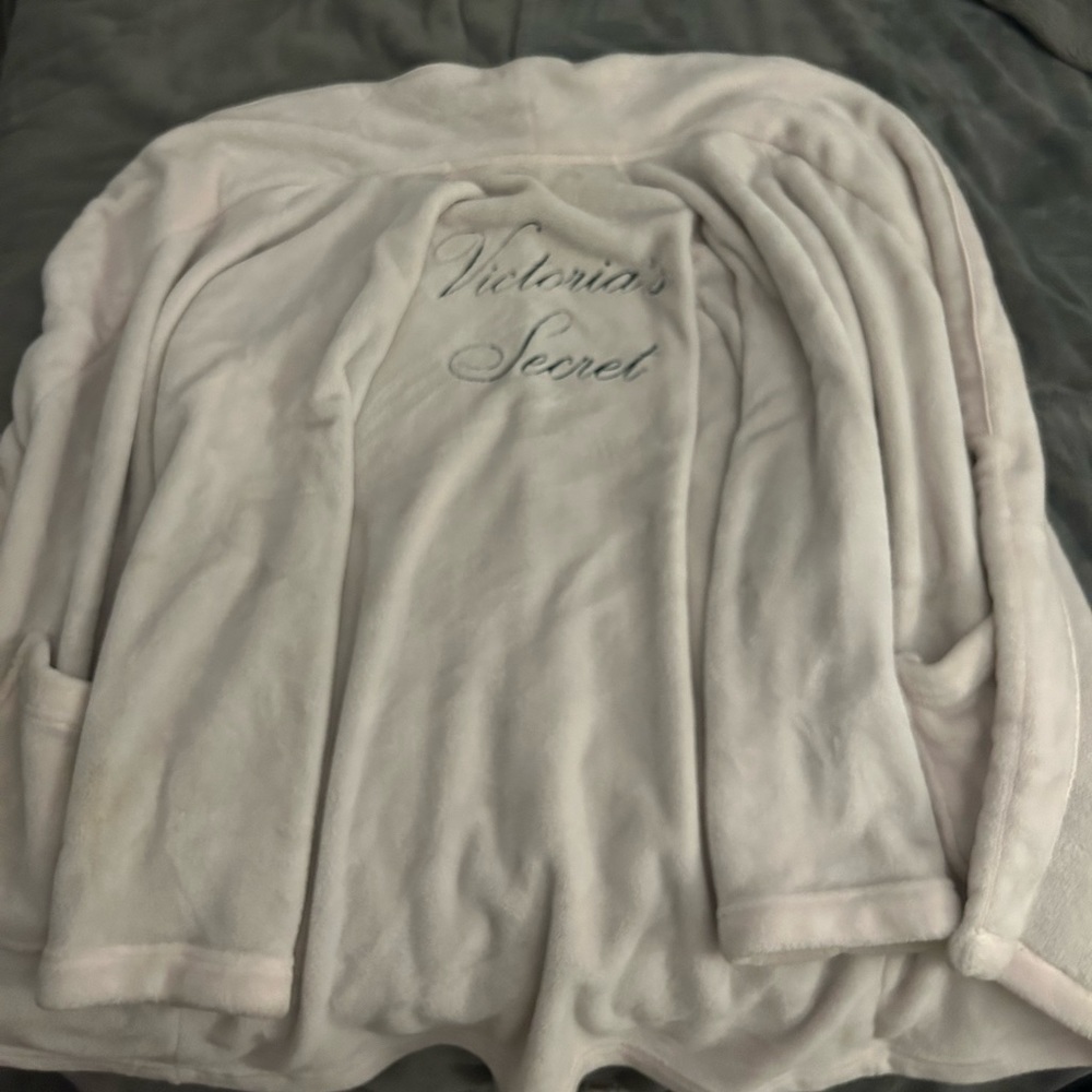 M/L Victoria secrets robe
